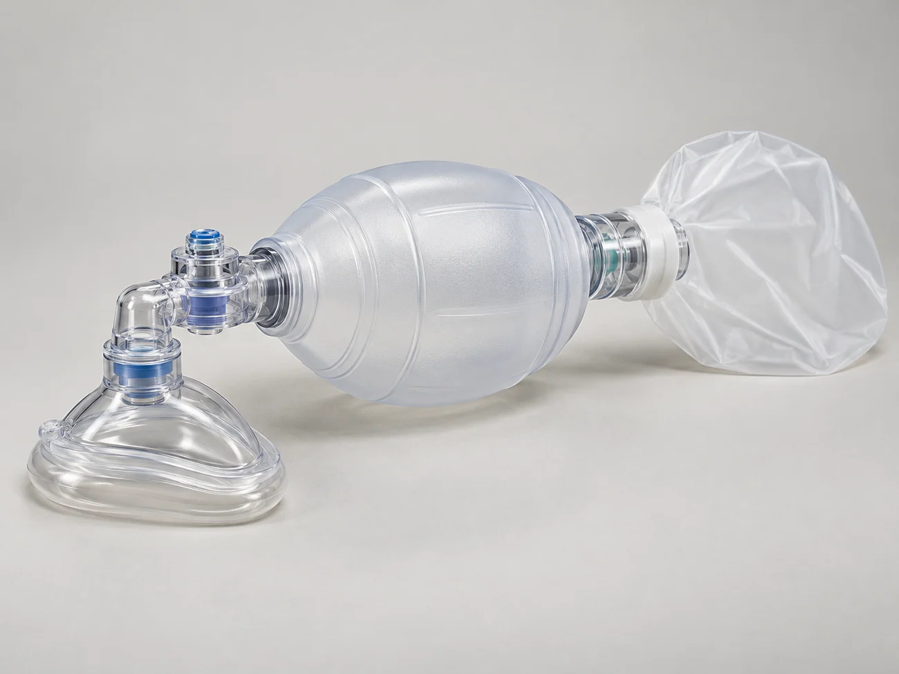 Transparent manual resuscitator with ventilation bag, oxygen reservoir and face mask