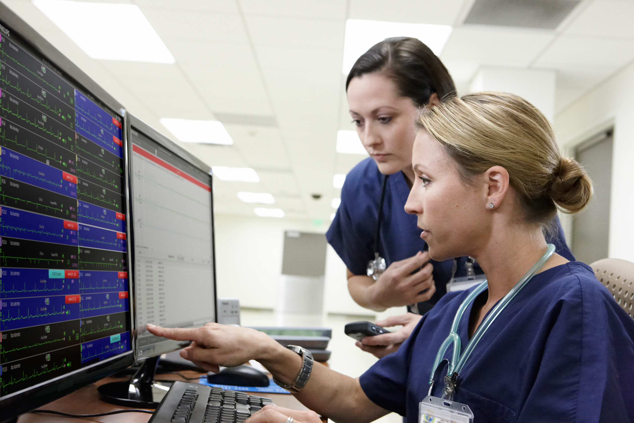 Philips IntelliVue Information Center iX in clinical use, official Philips image; supplied system components to confirm